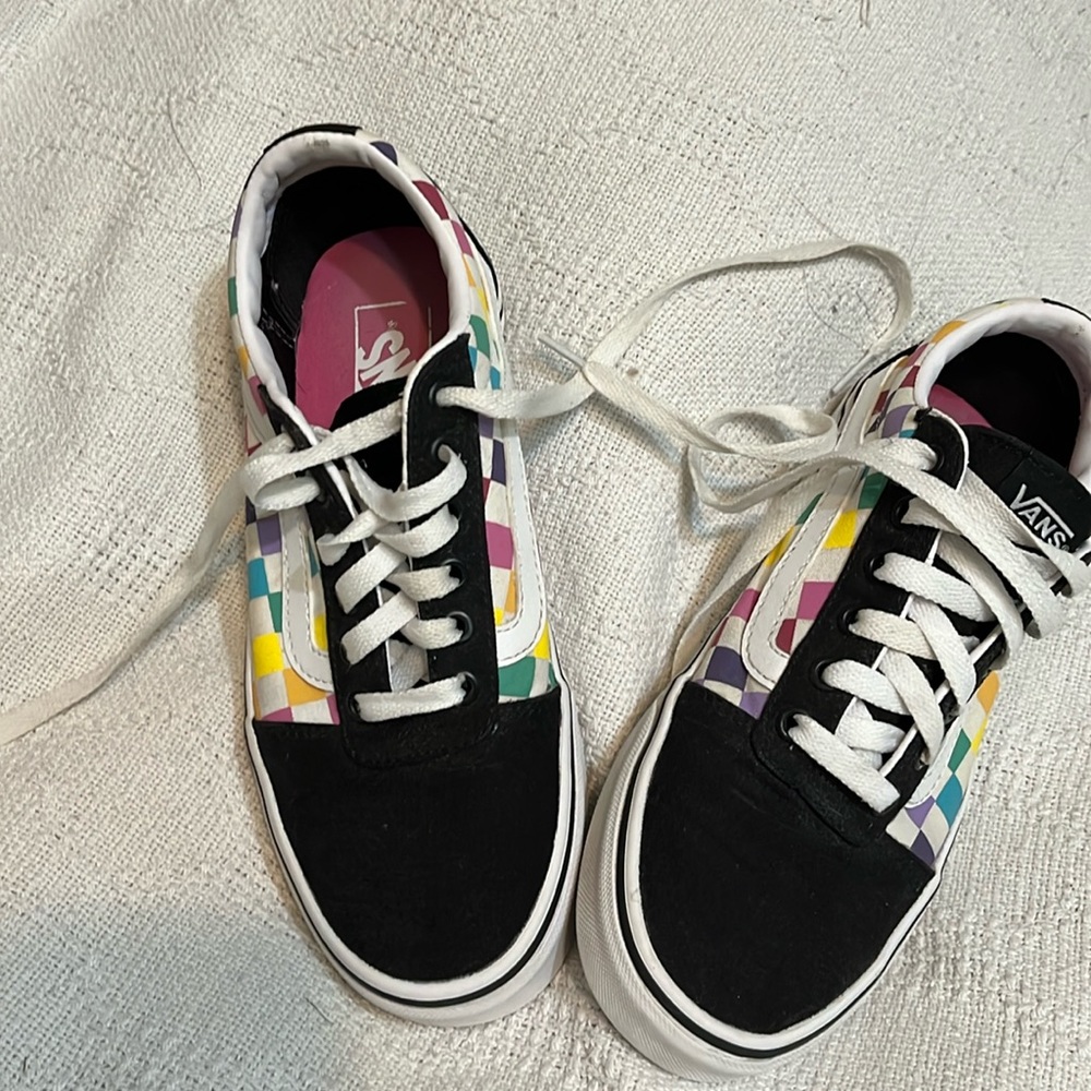 Vans tennis shoes Size 8
